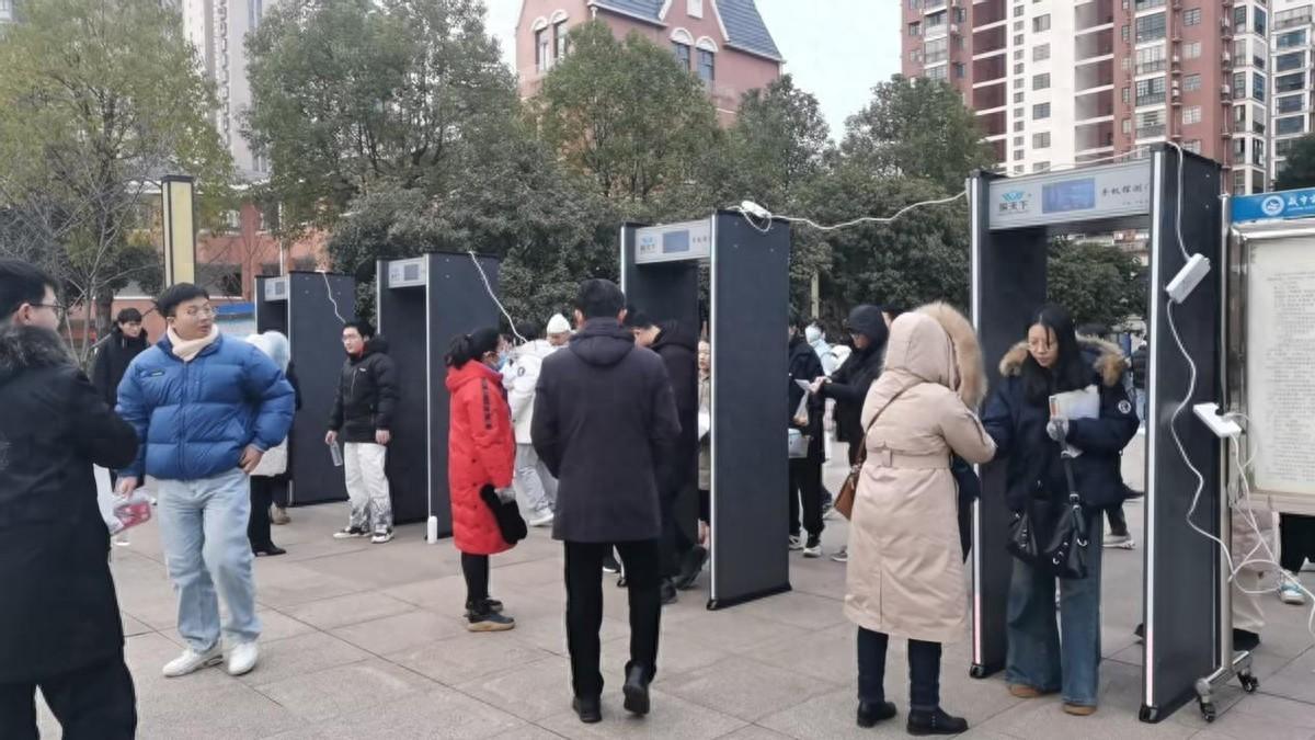 饶河安检设施焕新登场便民高效服务获赞(图1)